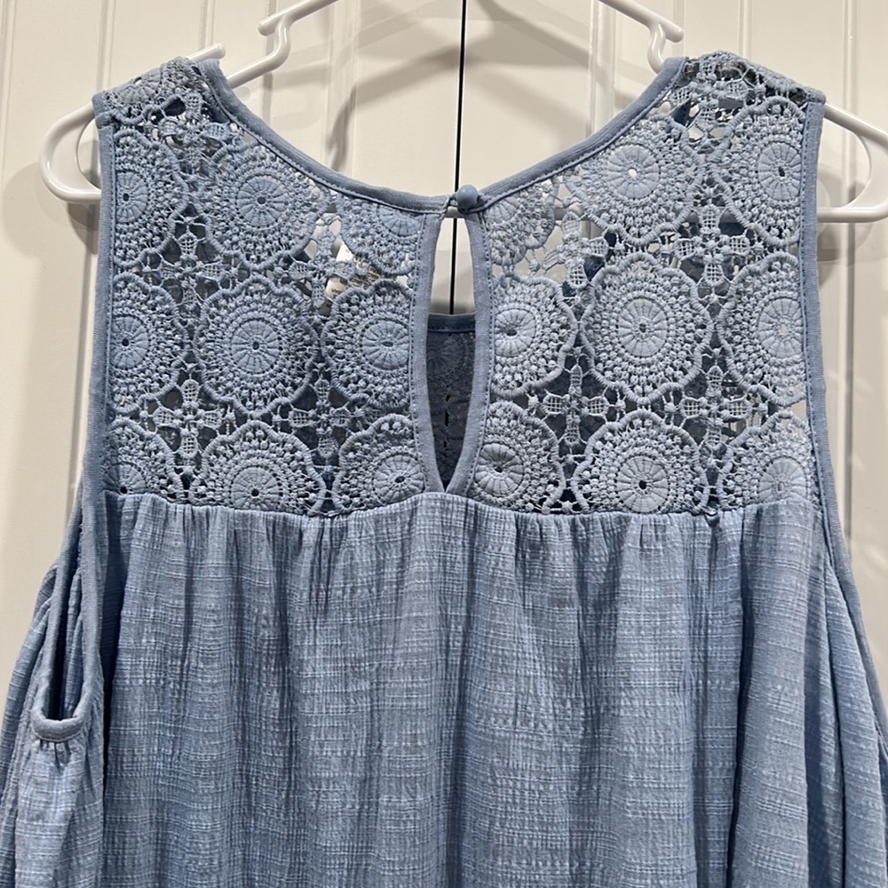 Time and Tru Blue Sleeveless Blouse - Picture 8 of 9